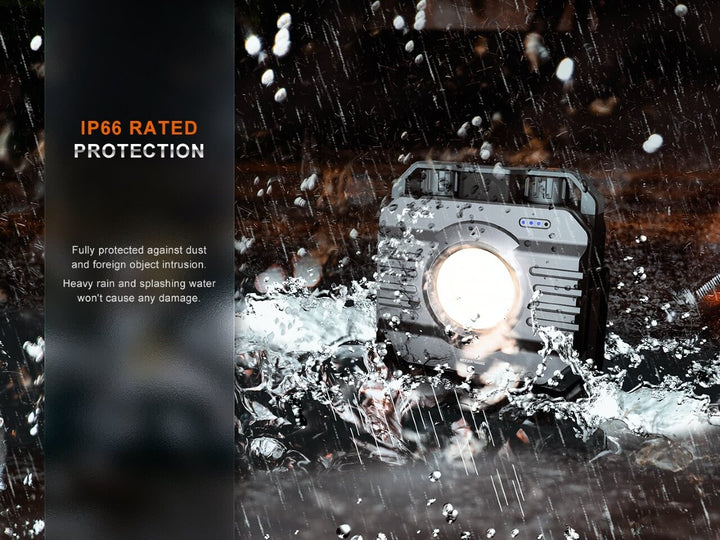 Fenix CL28R multifunctional outdoor lantern in the rain